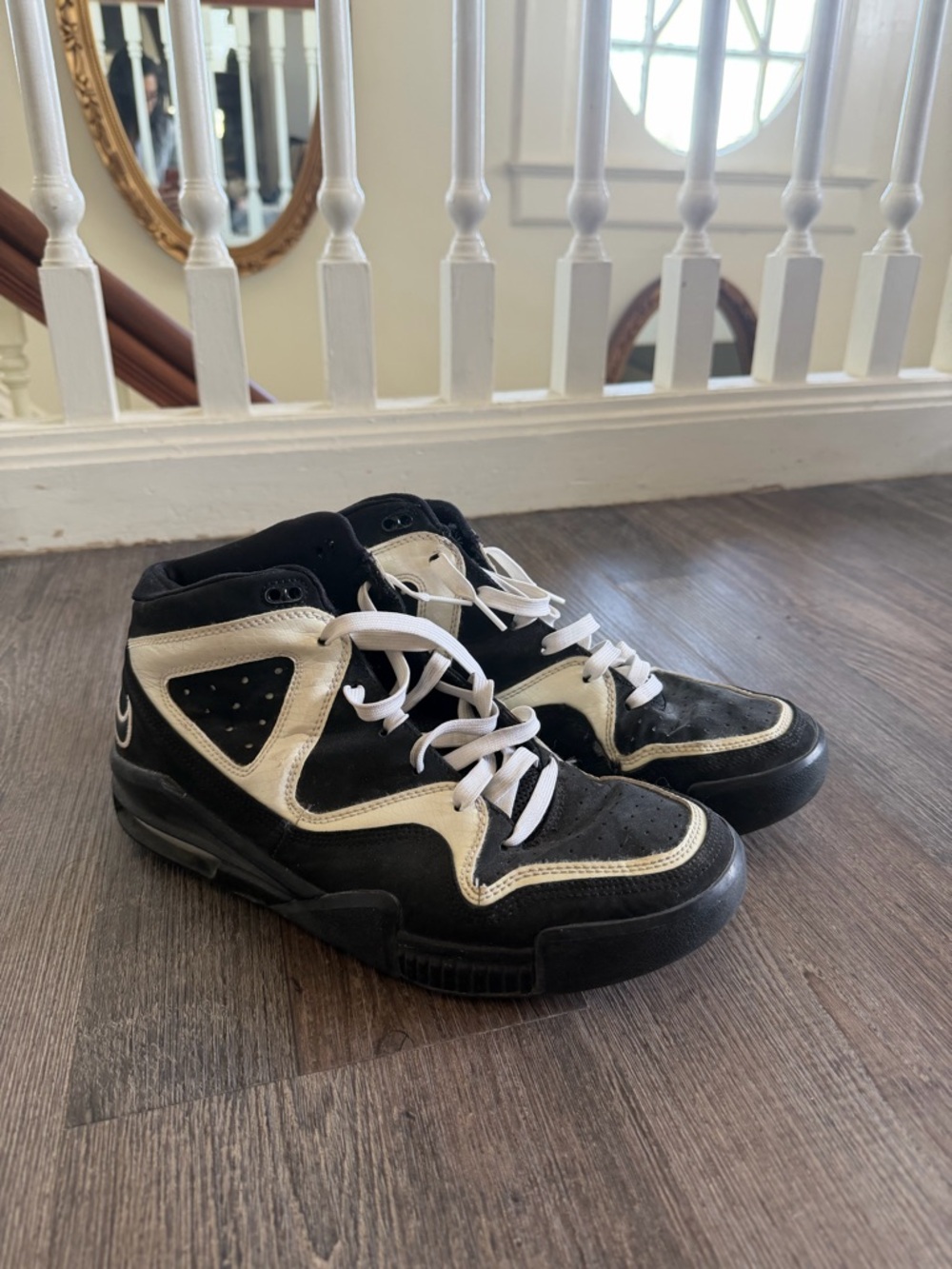 Men Athletic Shoes  Black and White High-Top Sneakers SIZE 9